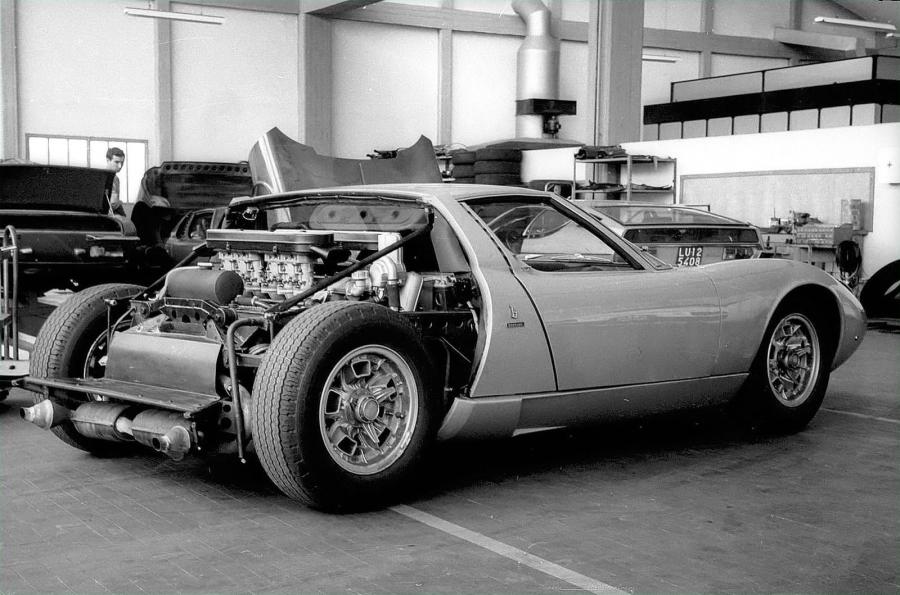  Lamborghini Miura 1966 года  (фото 10 из 49)
